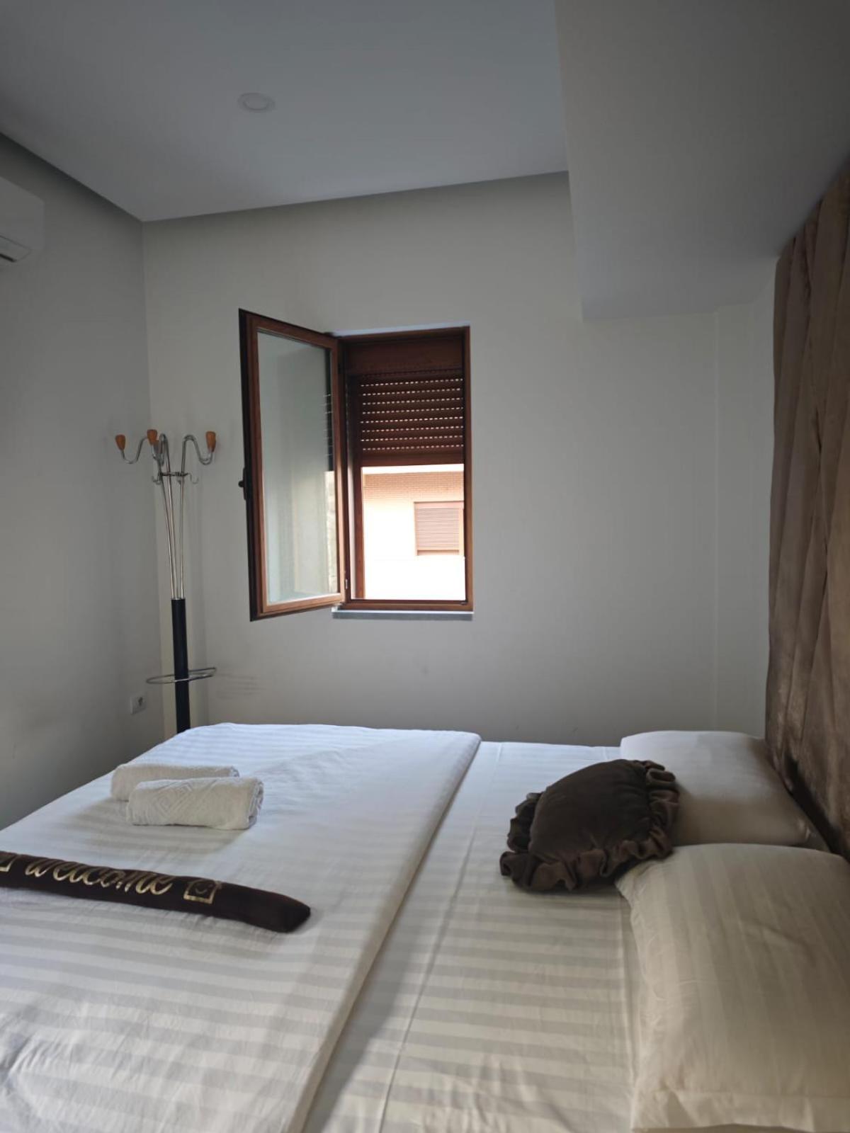 Boutique Artist Hotel Tirana Buitenkant foto