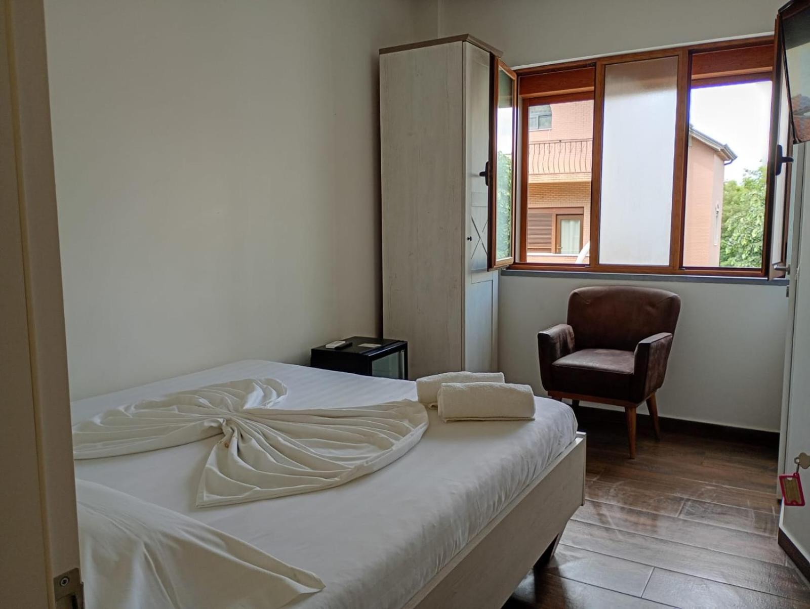 Boutique Artist Hotel Tirana Buitenkant foto