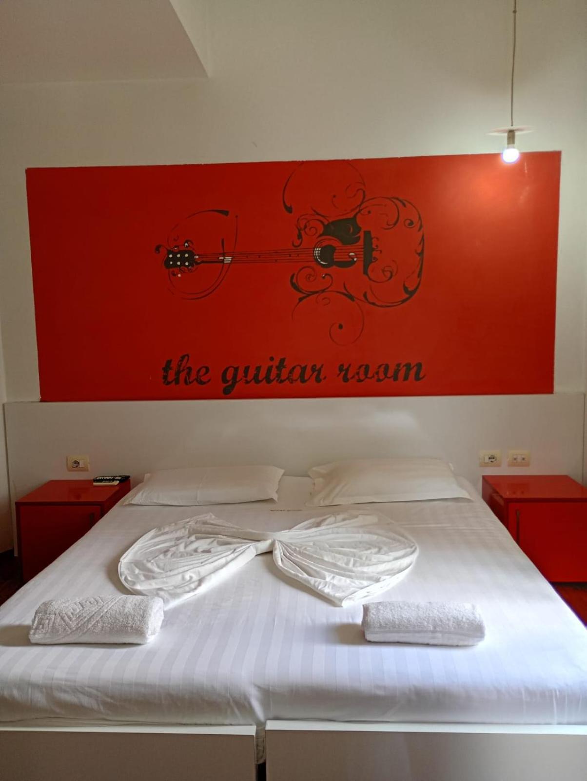 Boutique Artist Hotel Tirana Buitenkant foto