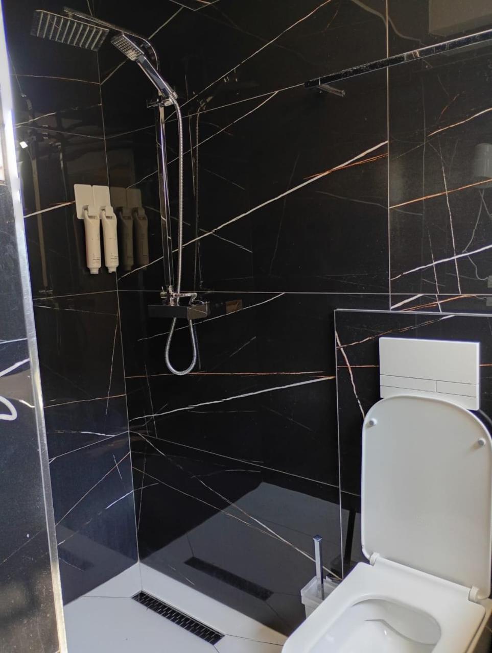 Boutique Artist Hotel Tirana Buitenkant foto