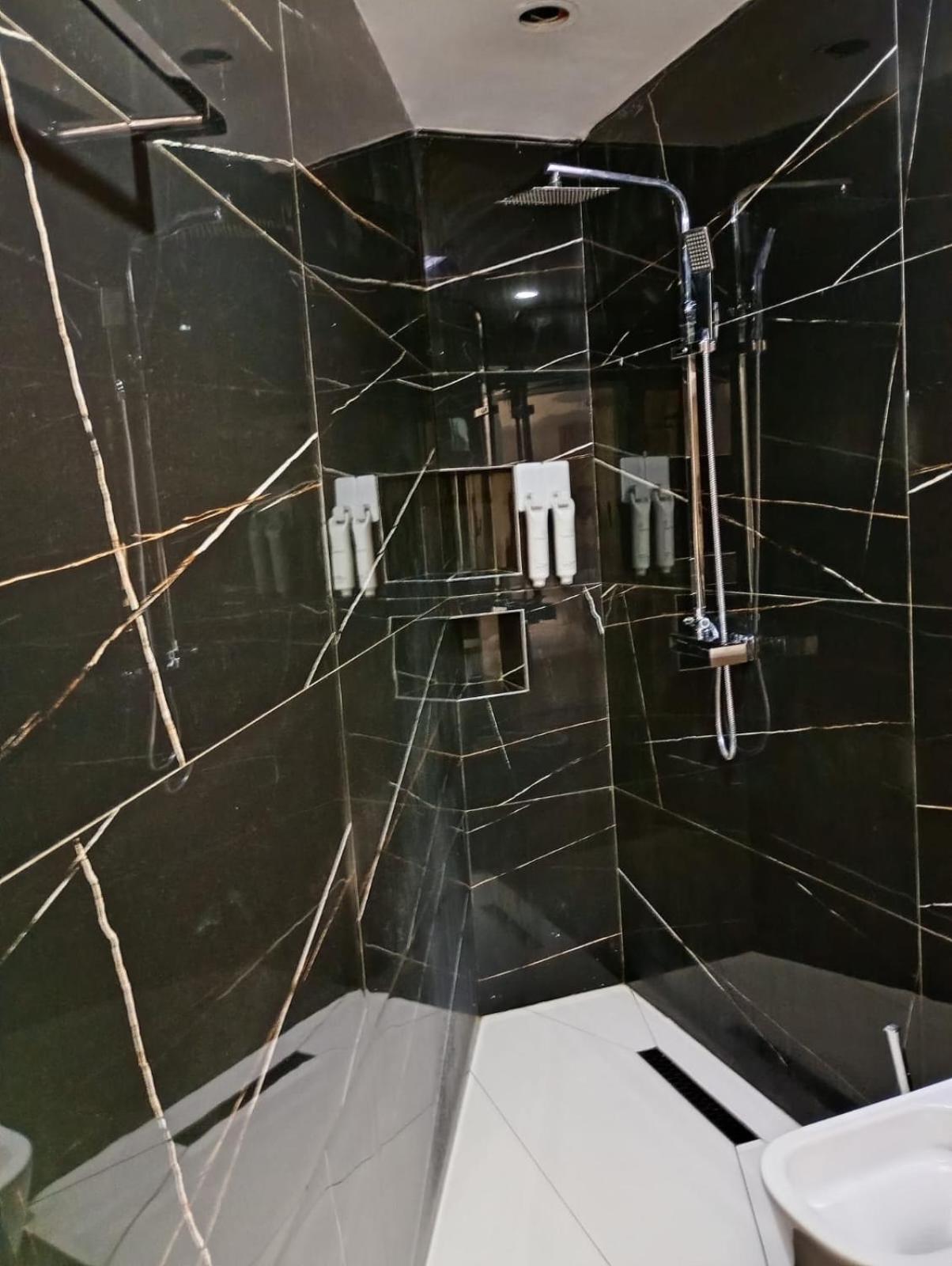Boutique Artist Hotel Tirana Buitenkant foto