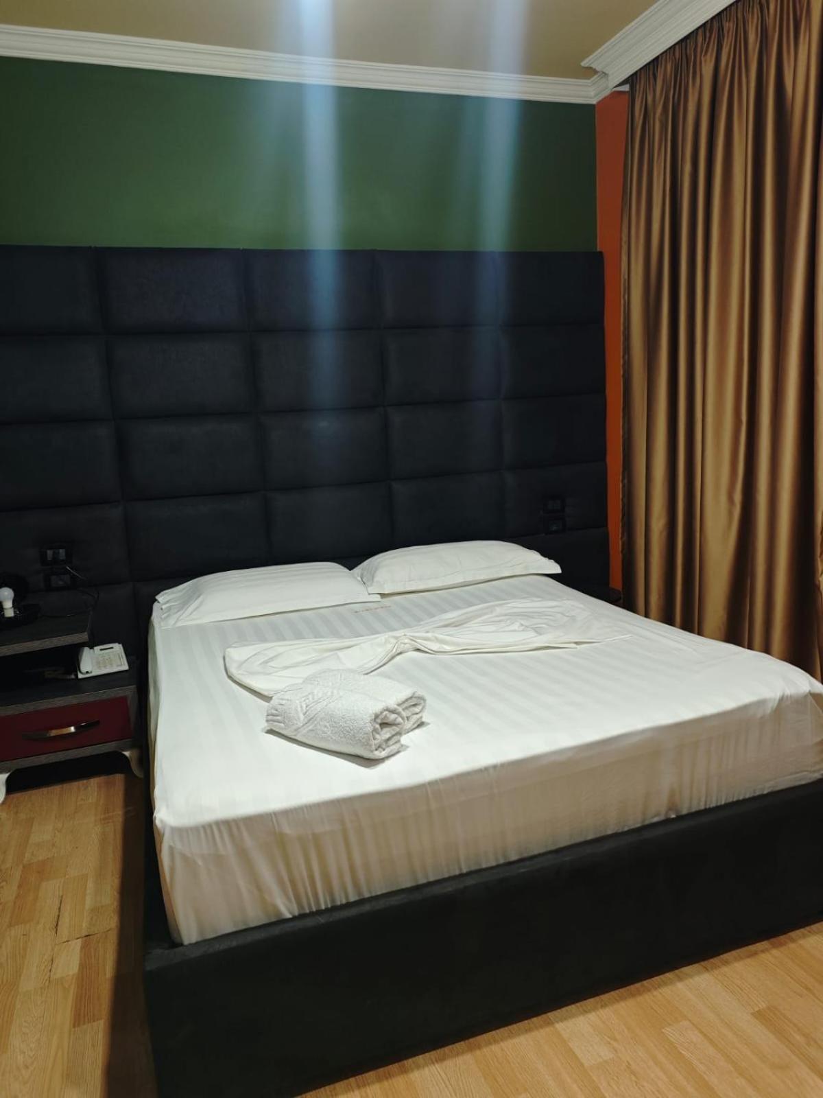 Boutique Artist Hotel Tirana Buitenkant foto