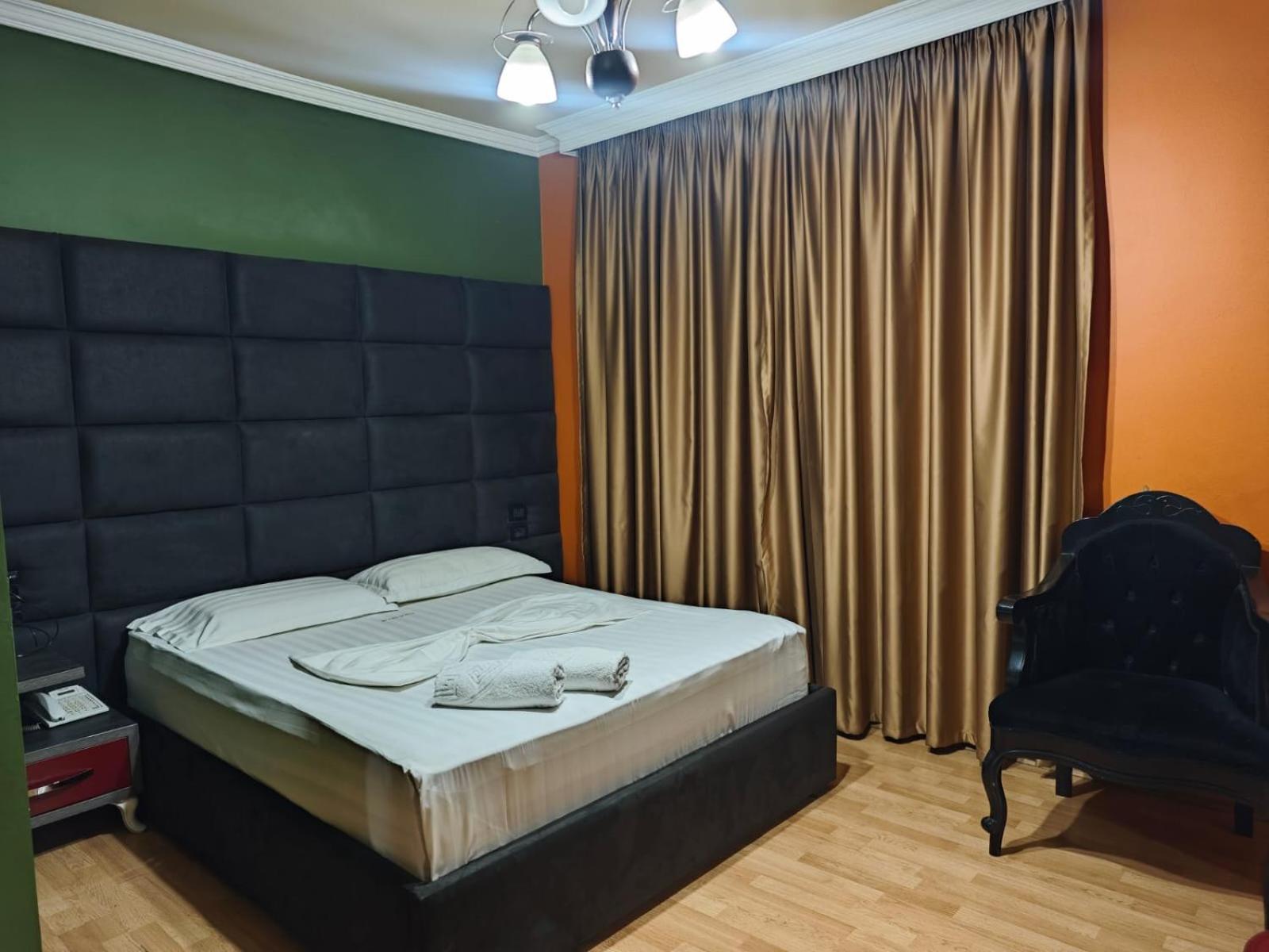 Boutique Artist Hotel Tirana Buitenkant foto