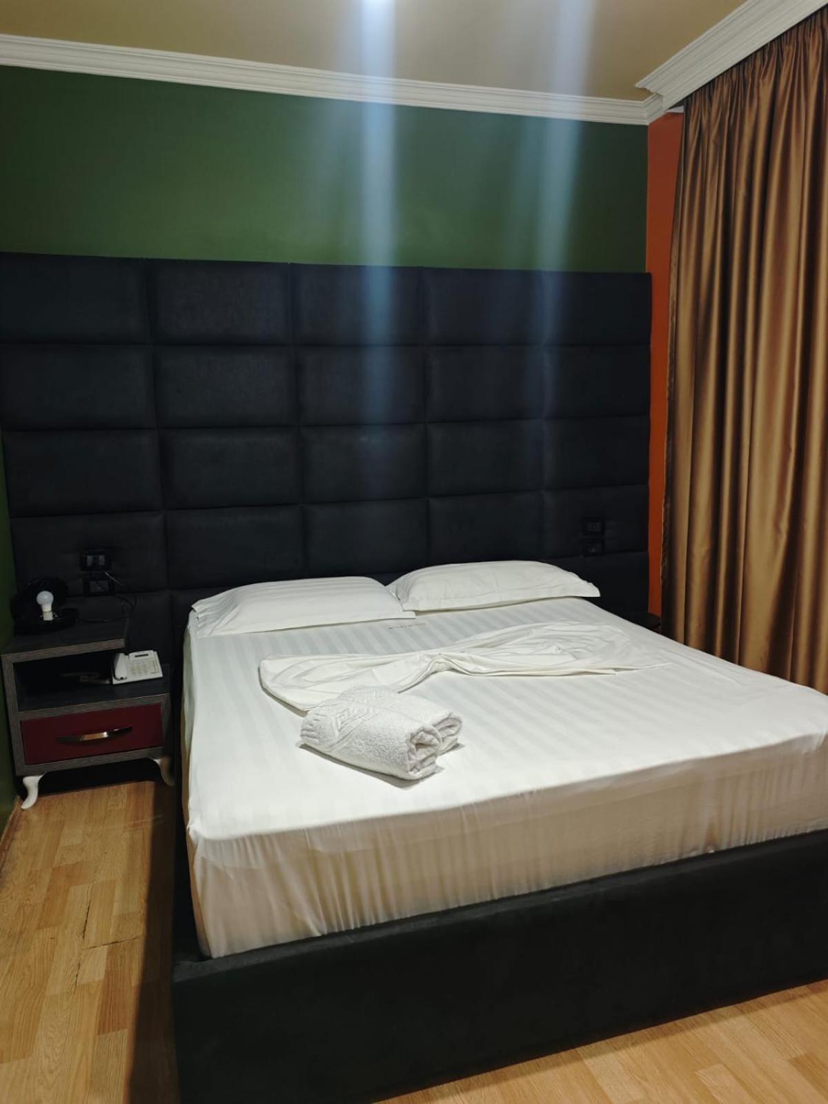 Boutique Artist Hotel Tirana Buitenkant foto