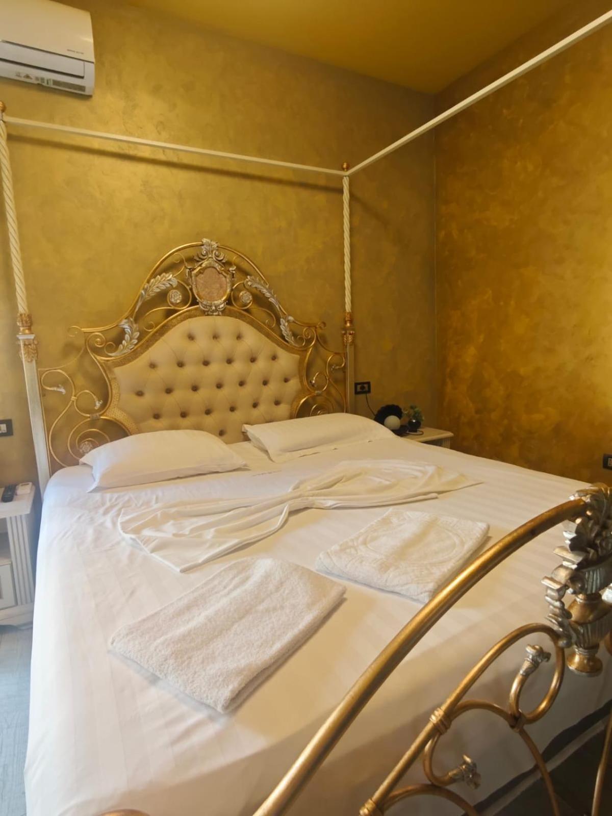 Boutique Artist Hotel Tirana Buitenkant foto