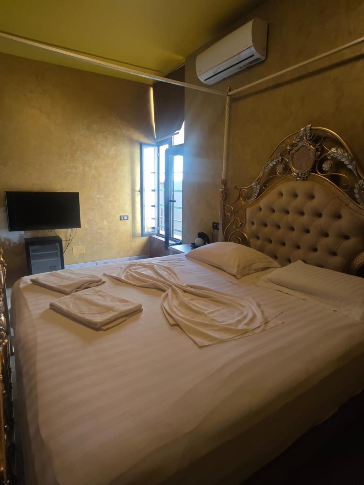 Boutique Artist Hotel Tirana Buitenkant foto